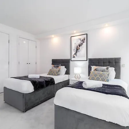 Centre - 2 Bedroom - Rated - 97q Birmingham